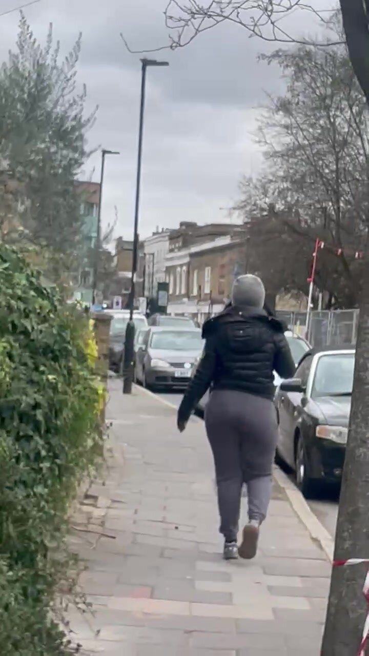 Ebony booty walking