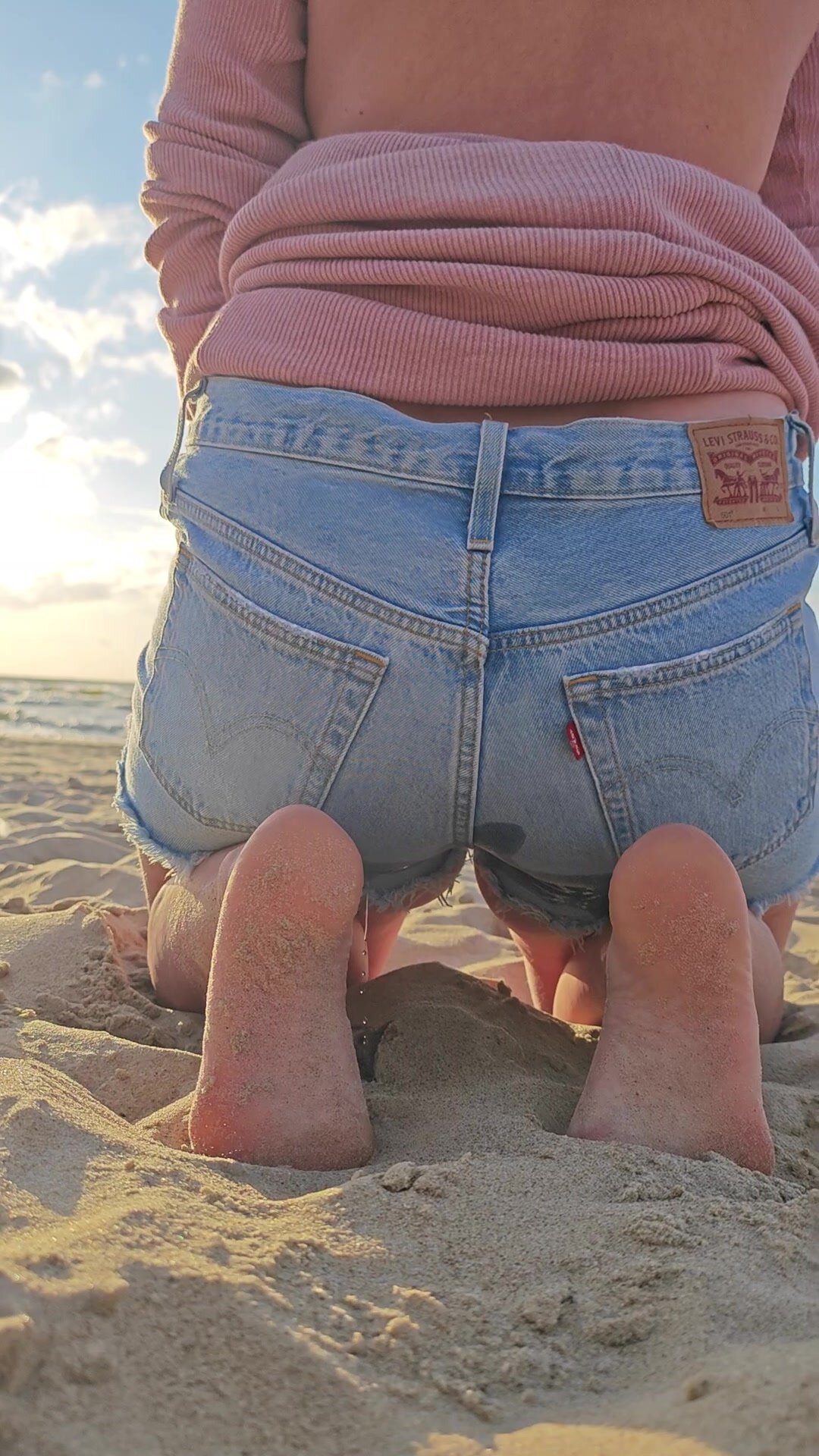 jeans pee on the beach