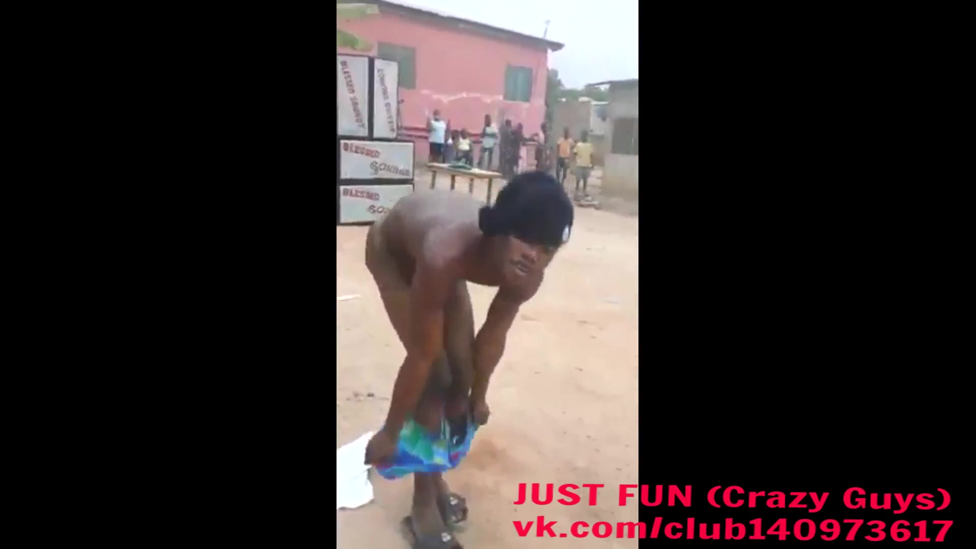DANCING FOR CASH IN THE STREET IN NIGERIA