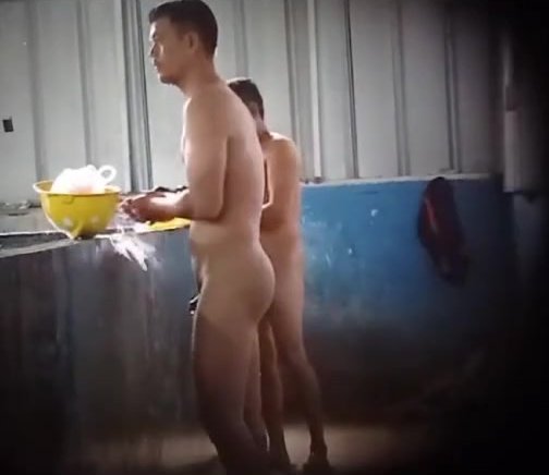 Indonesians pissing in shower