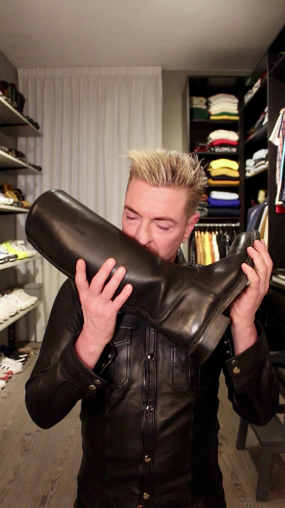 Boot lick - video 4
