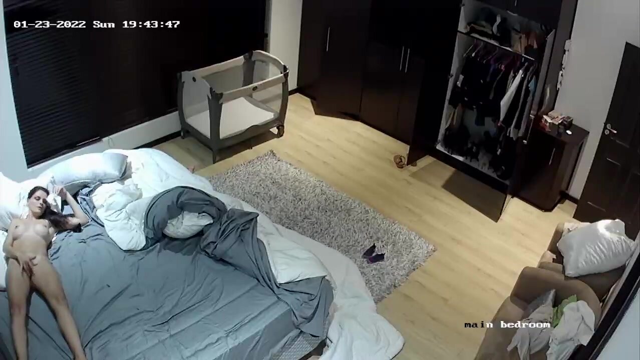 ipcam Girl masturbates in the bed