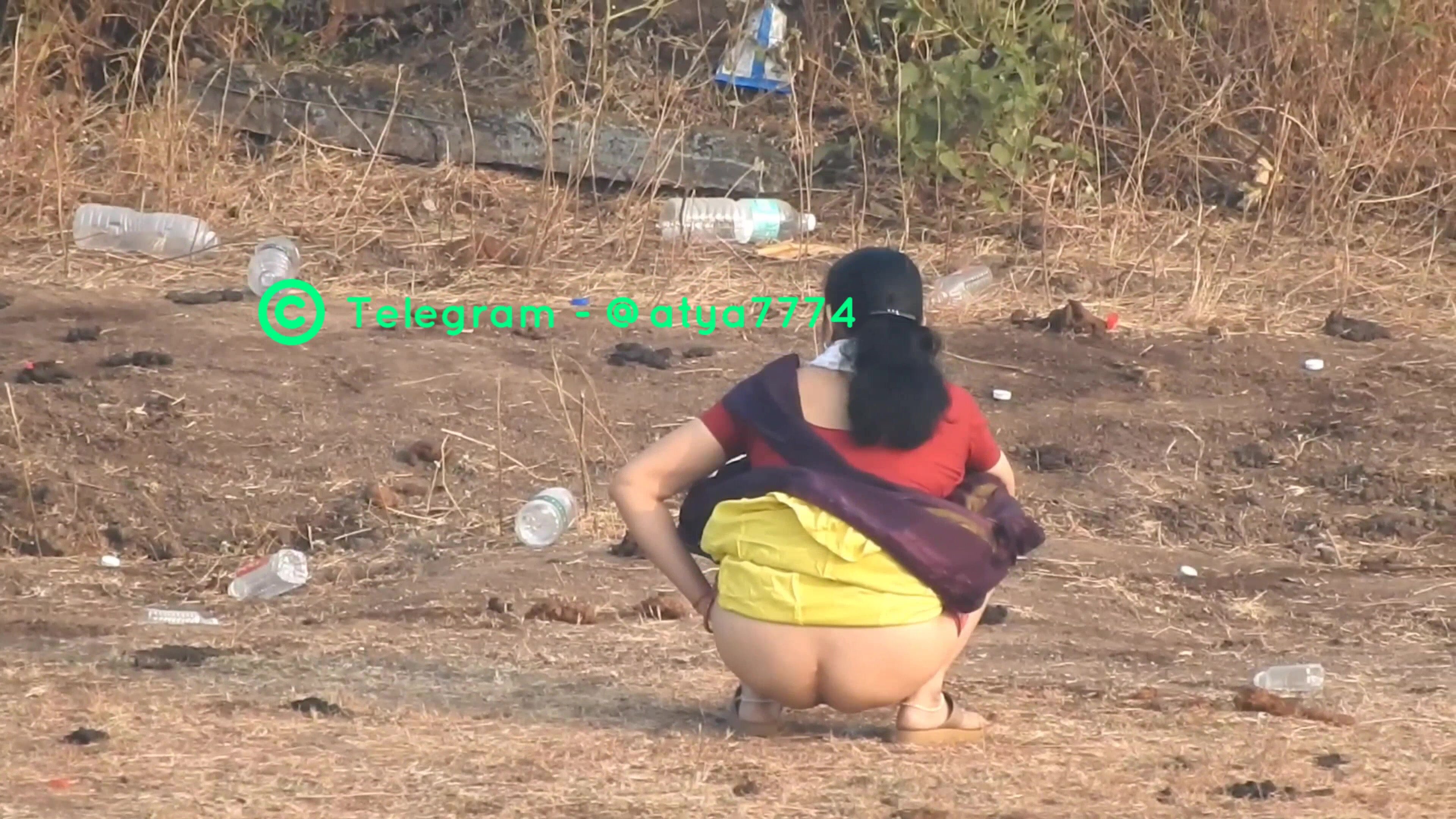 Sexy Indian Aunty Pissing