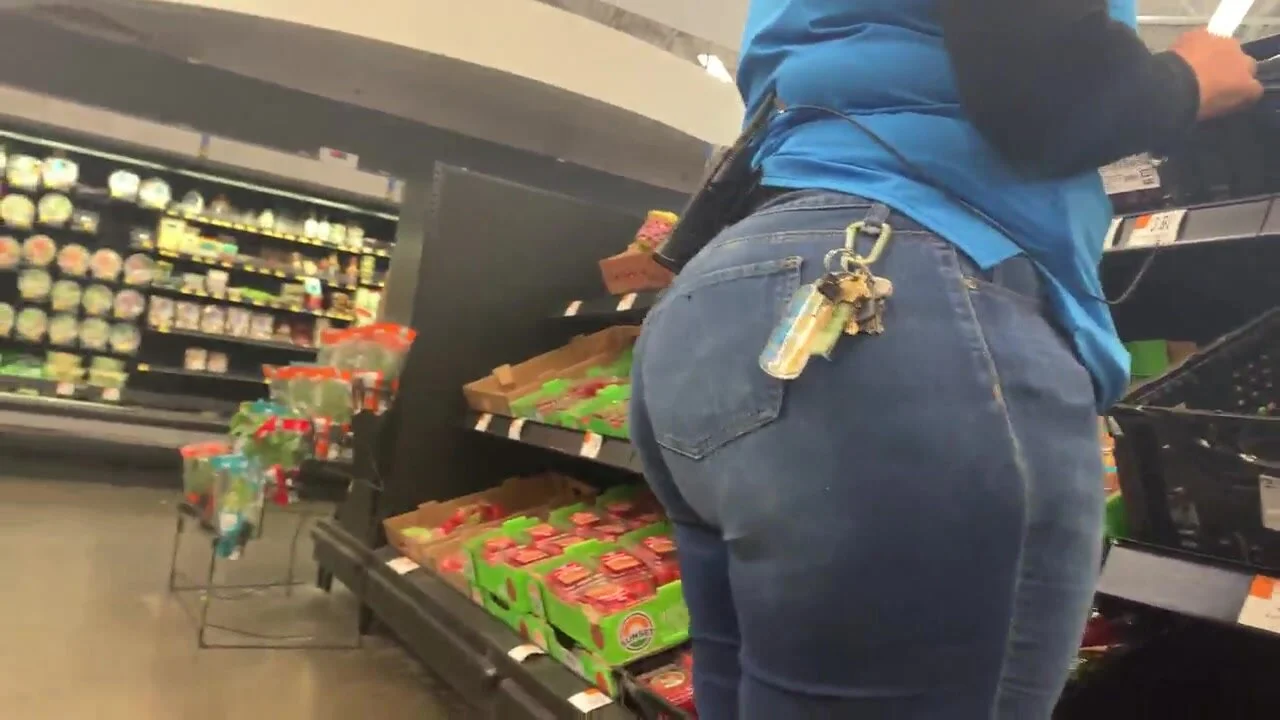 Thick Thighs & Big Bubble Ass Latina Candid - ThisVid.com