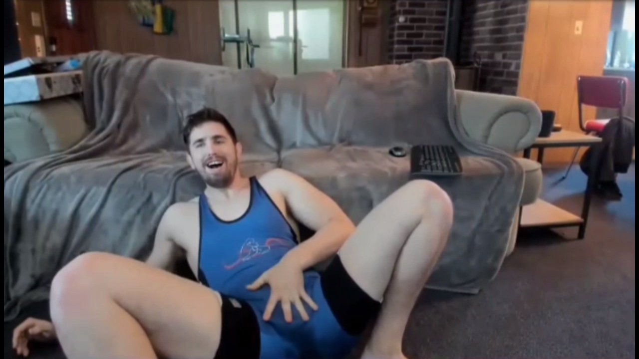 Cam boy does dirty dance