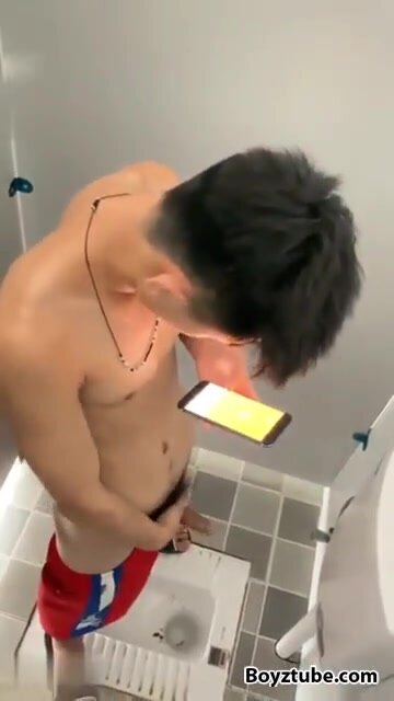 Chinese twink caught in toilet