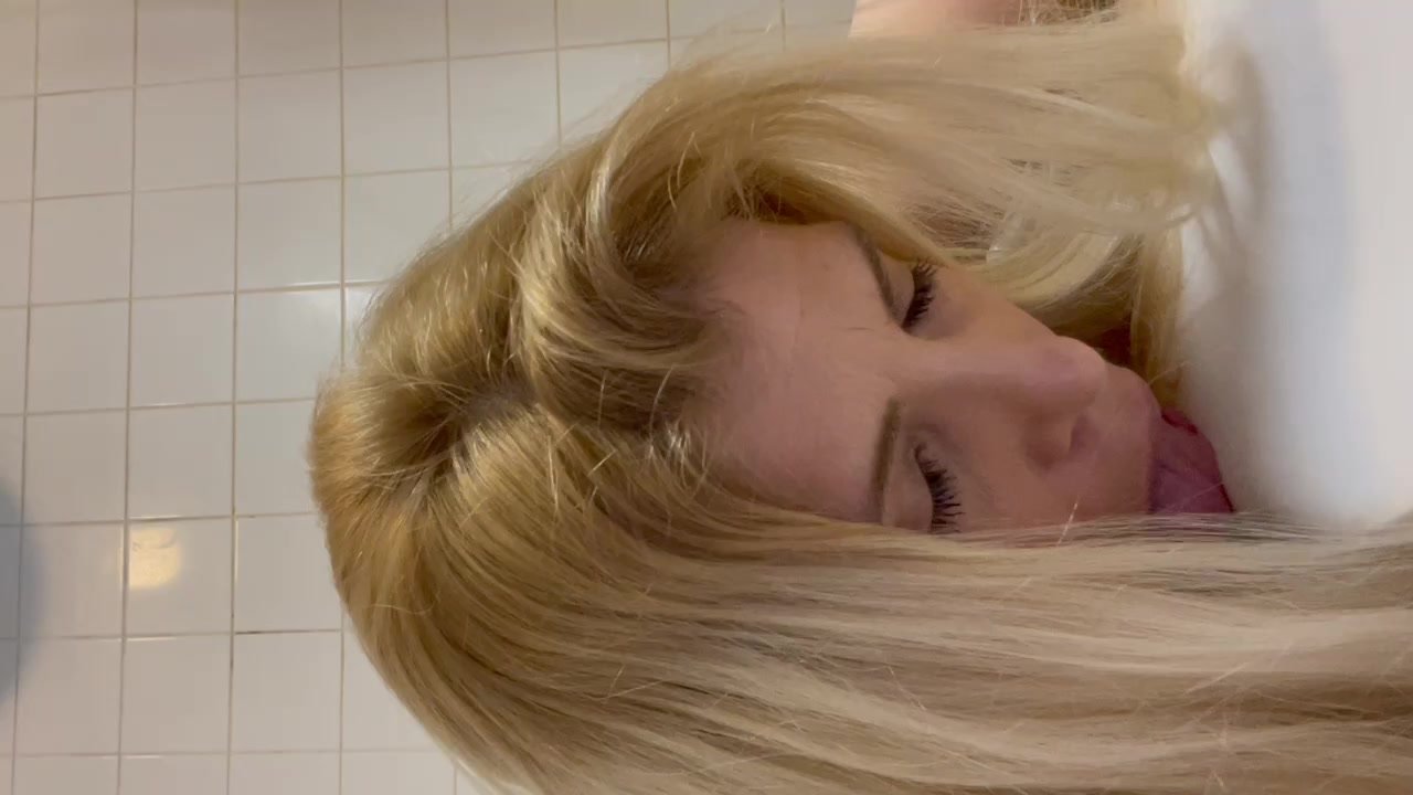 Toilet licking whore - video 5