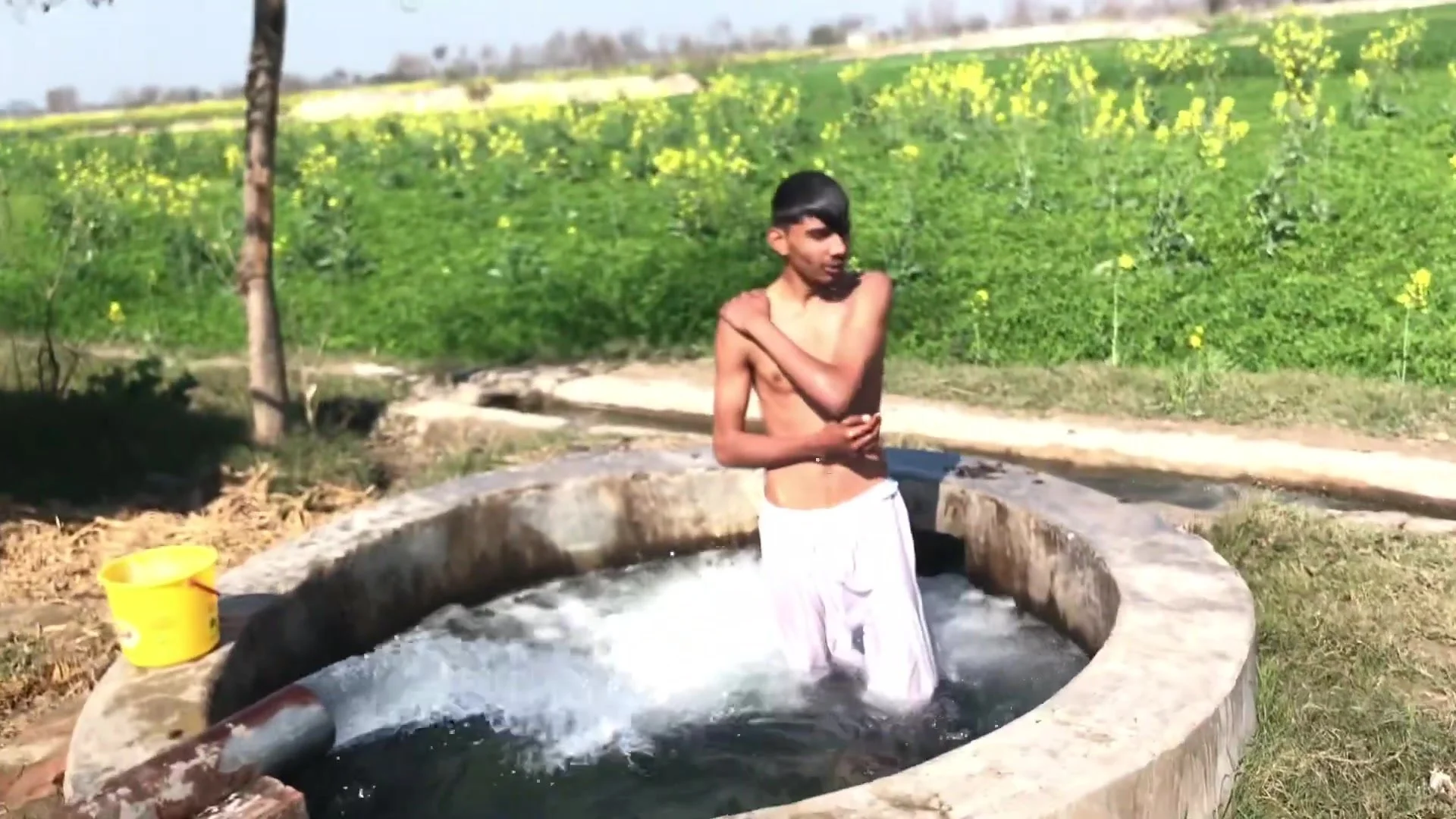 Video: Desi pakistani hot guy showering in nature with bulge - ThisVid.com