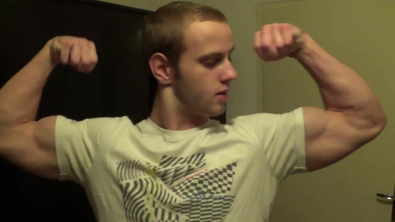 Teen hot biceps