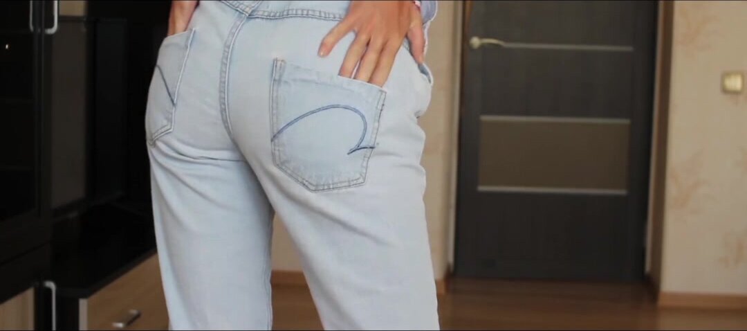 Pee in Jeans - video 4