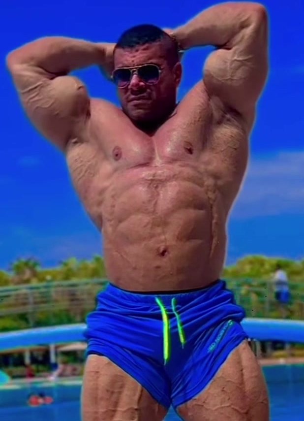 Stunning muscleman - video 2