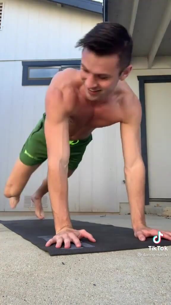 TWINK WITH CUTE SMILE EXERCISING (NOT NUDE)
