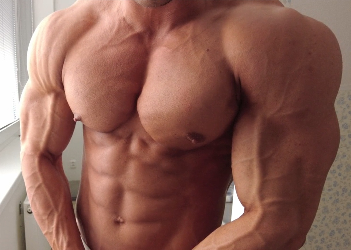 Muscle Hunk Flexes His Sculpted Body