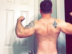 Str8 muscle jock shows off perfect ass