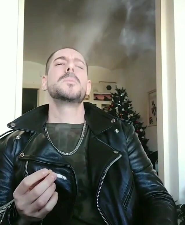 enjoying a smoke and good wank (no cum)