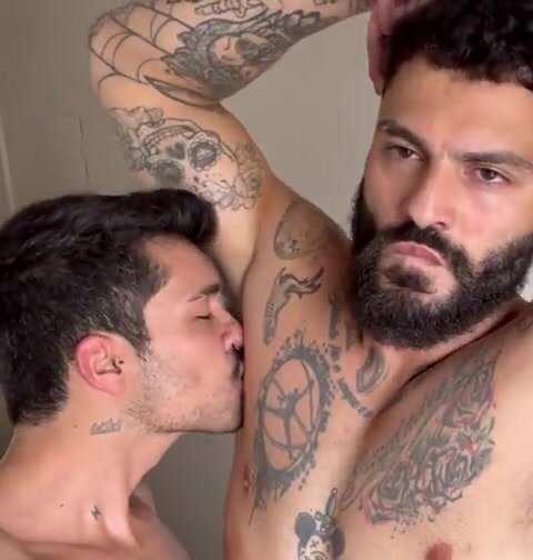 Sweaty hairy armpits gay fetish - video 3