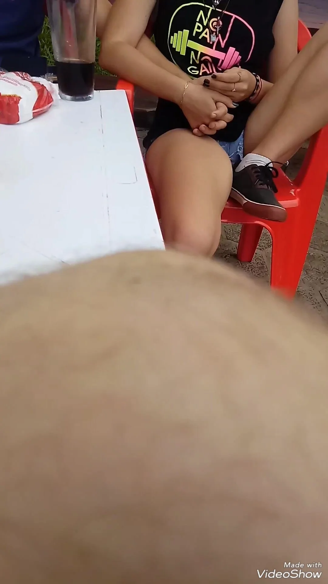 SHE NEEDS TO SHIT IN PUBLIC - ThisVid.com en anglais