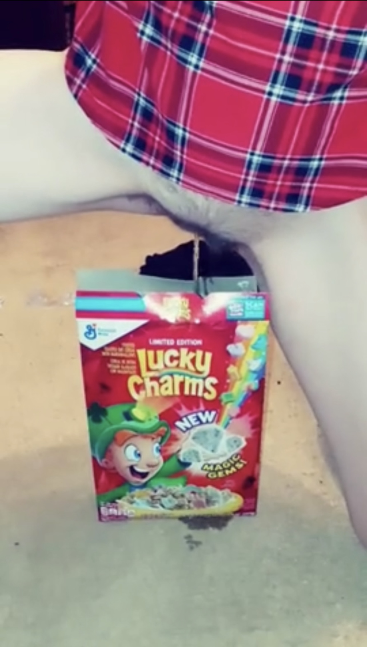 Bad Mom pisses in cereal