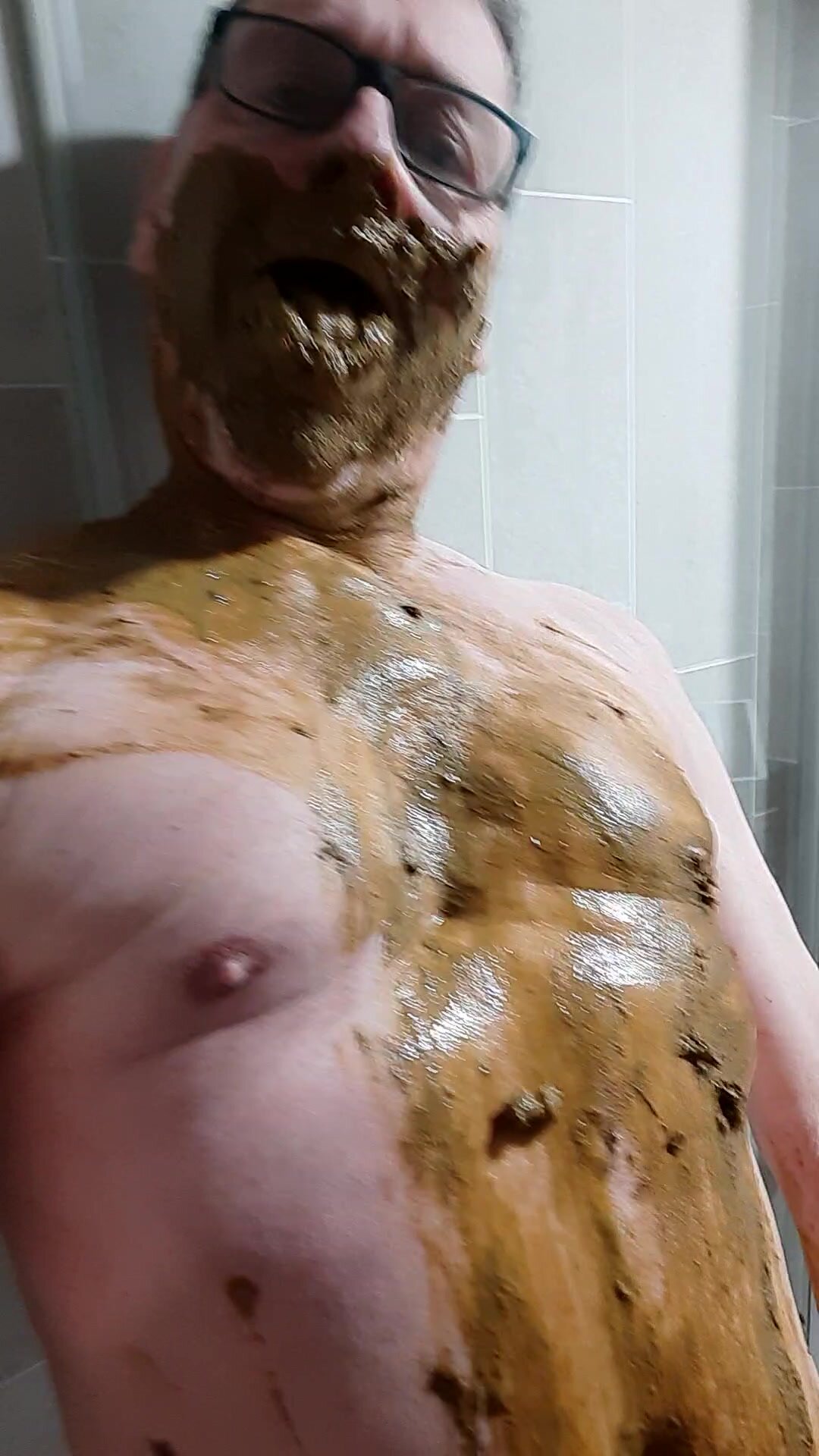 Hot scat chewer in shower