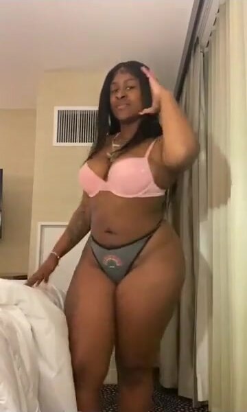 ebony show her soft massive thick curves 1