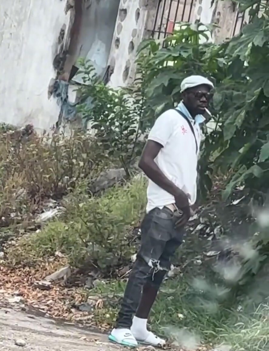 Jamaican men caught pissing 2