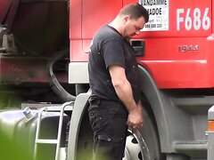 trucker pissing - video 20