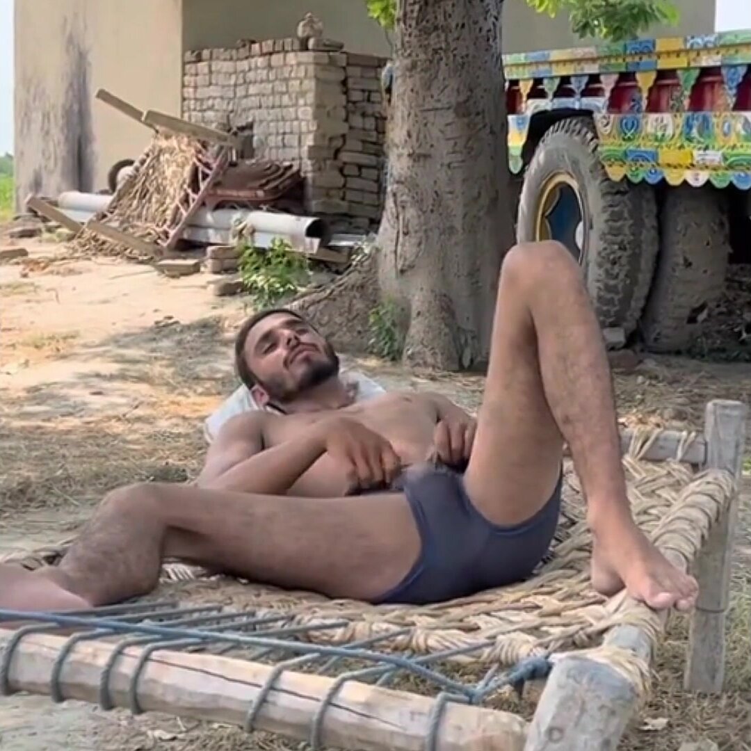 faizi shows us his dick