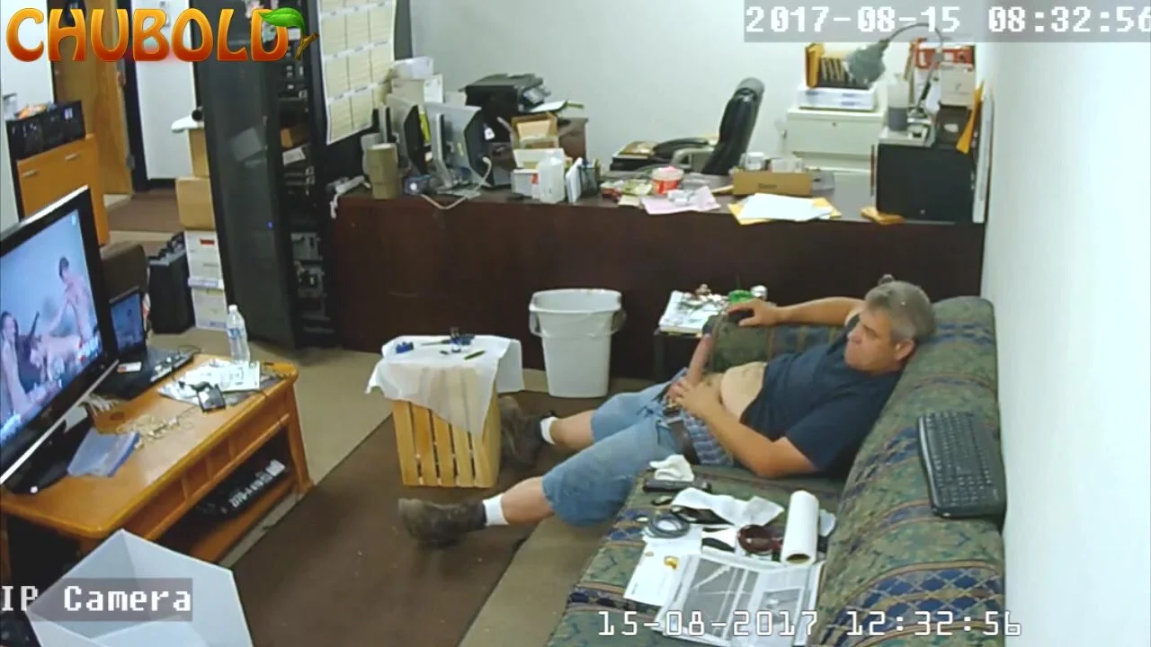 Bi Curious Dad Caught Wankin To Porn In Farm Office! - ThisVid.com на  русском