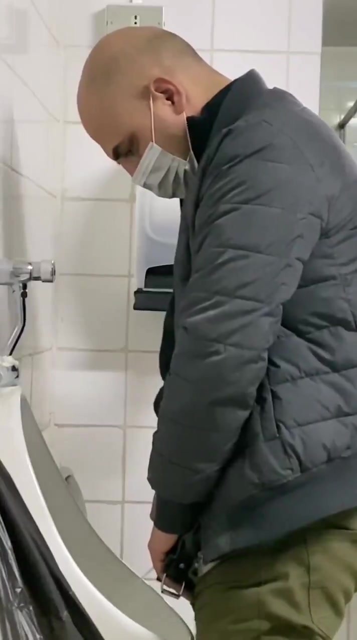 spy piss urinal - video 2