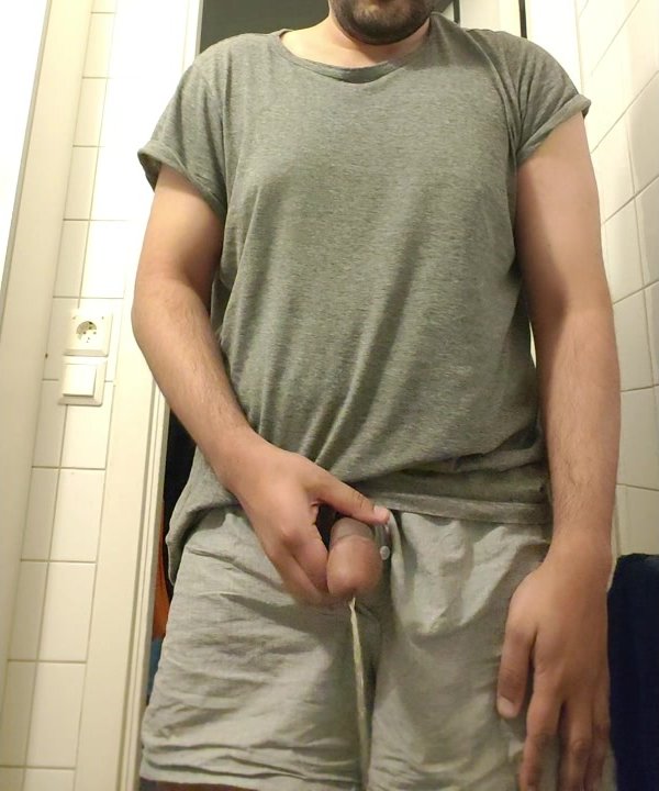Taking a piss - video 23