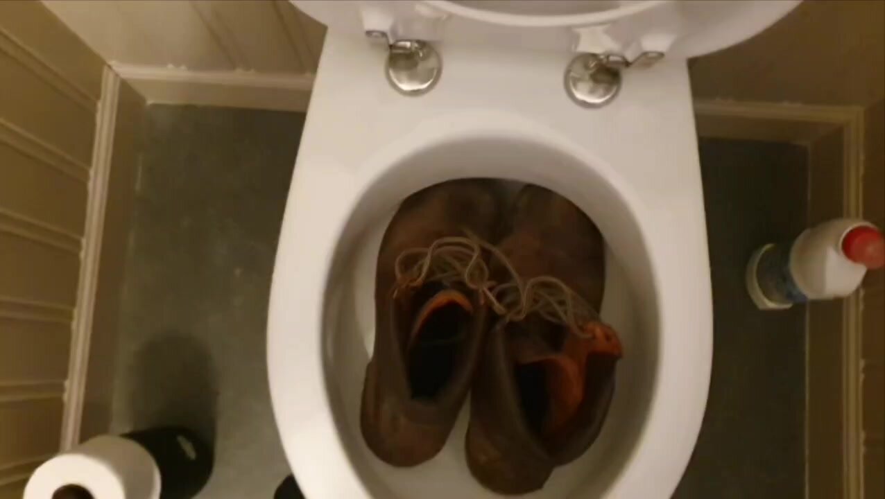 Pissing boots