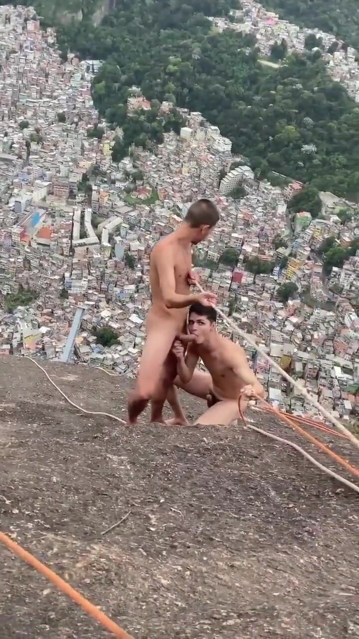 Blowjob on the side of a cliff