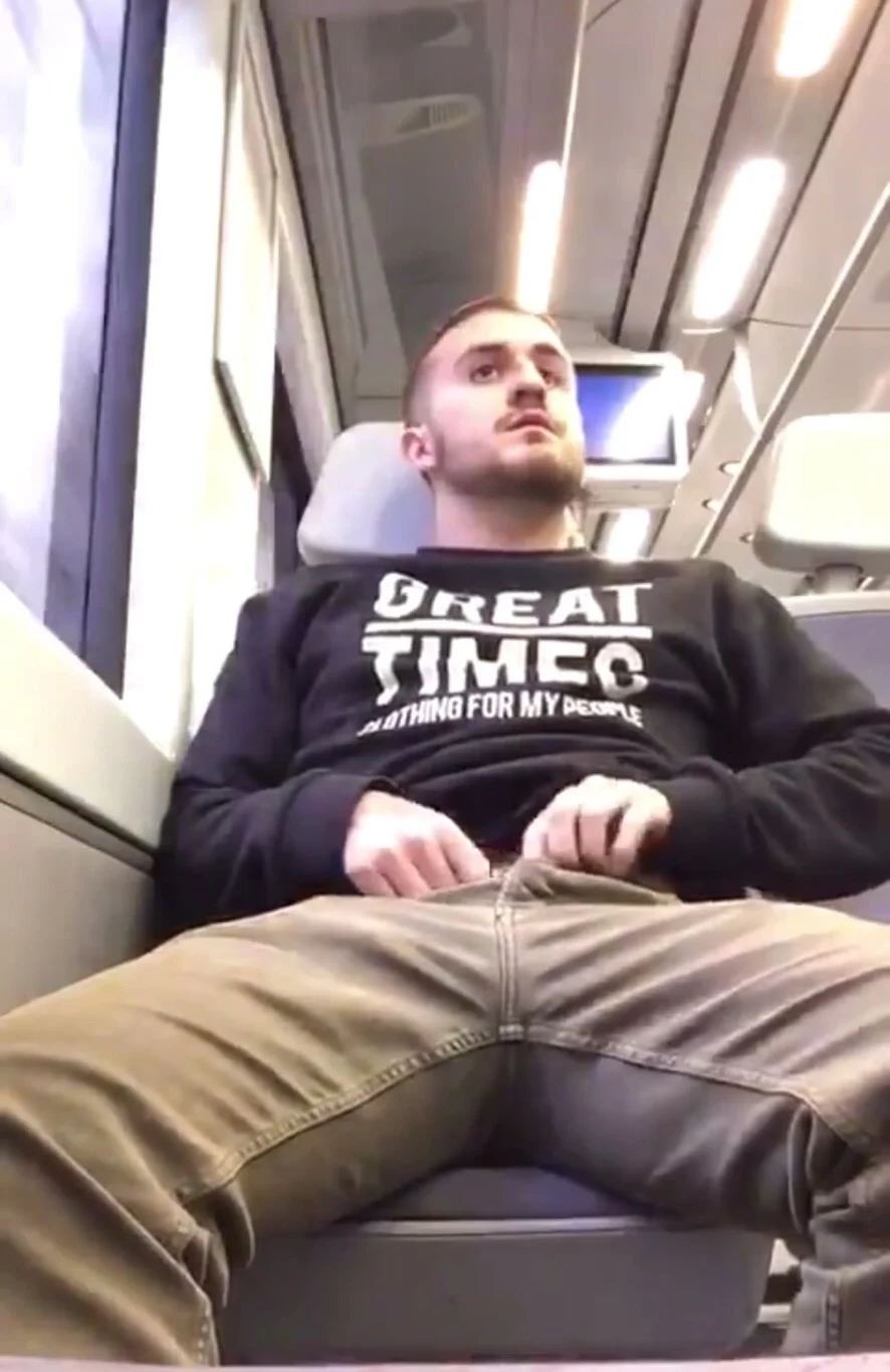 Sex a szabadba ,Outdoor: Dublin lad on train in… ThisVid.com