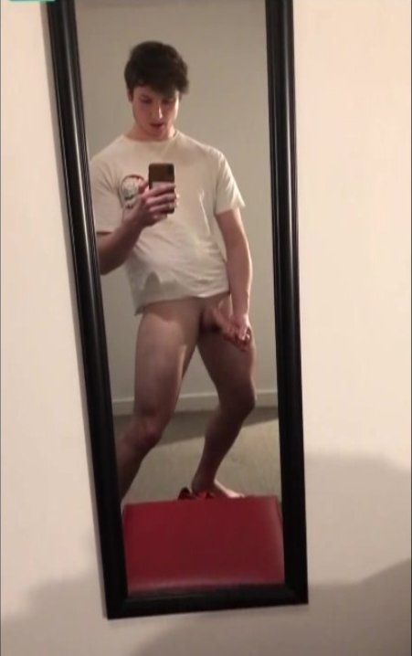 Jerking off reflecting on a mirror