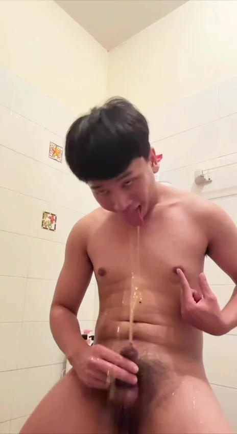 Gooning Asian fag drinks his piss ThisVid com Türkçe 