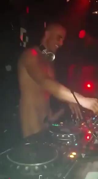 Naked DJ - video 4