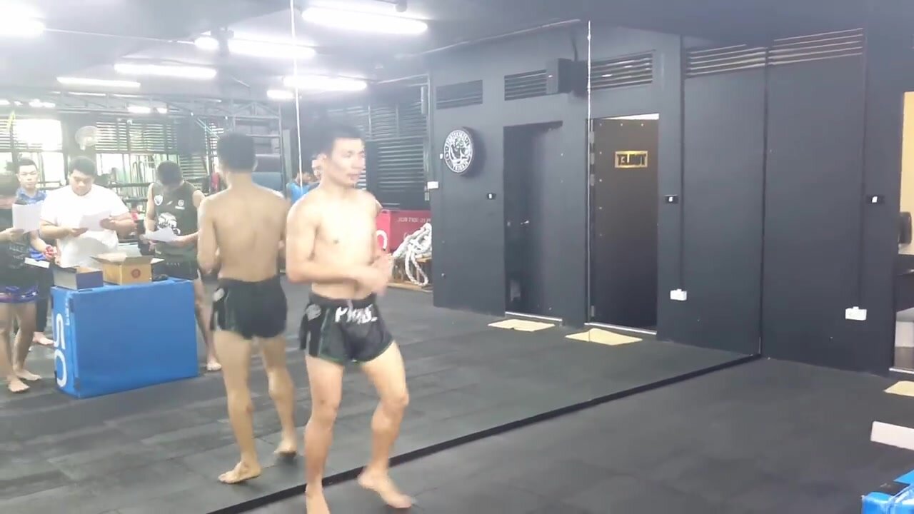 Thai box boy strict coaching