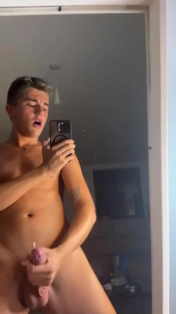 Aussie teen shooting cum all over the mirror for his gf - ThisVid.com