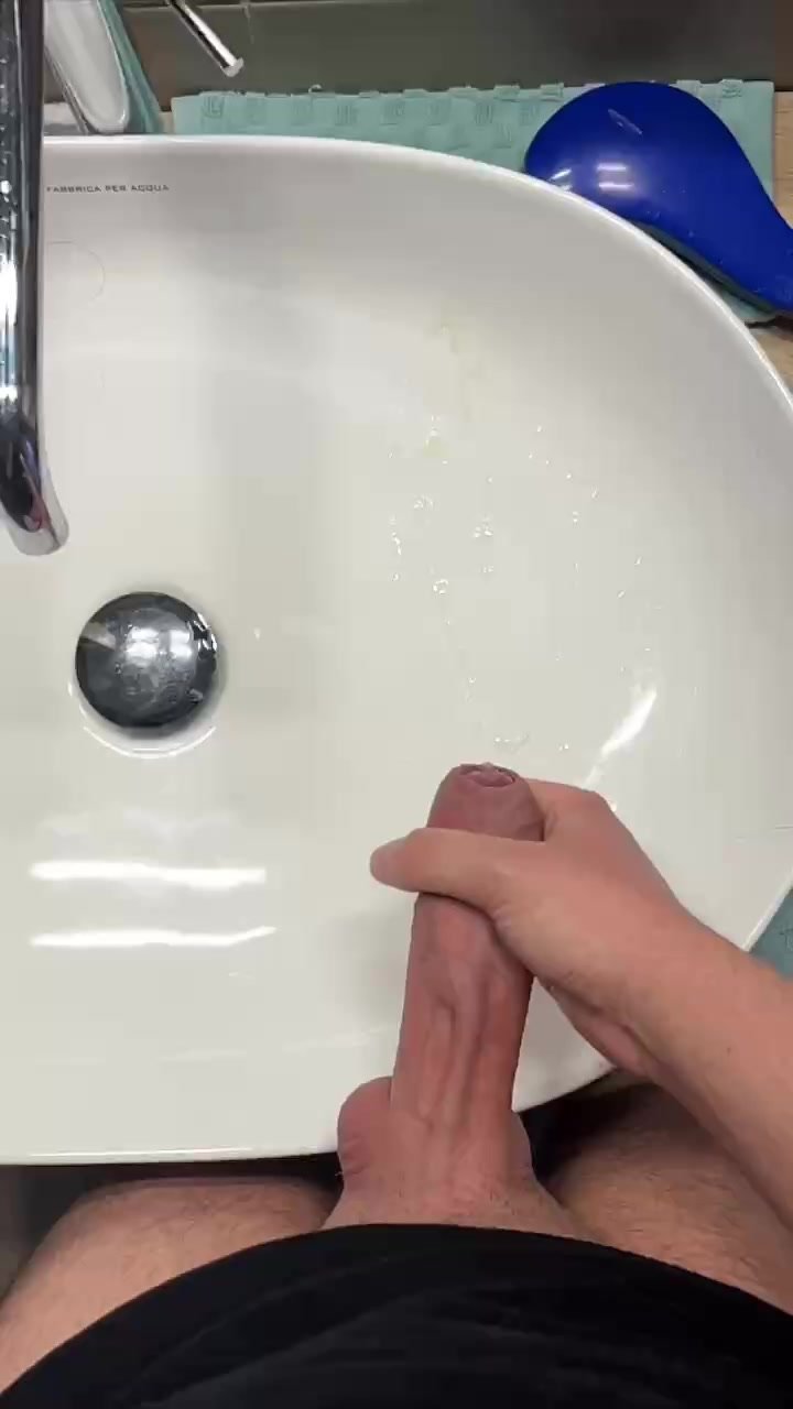 Big dick cums in sink