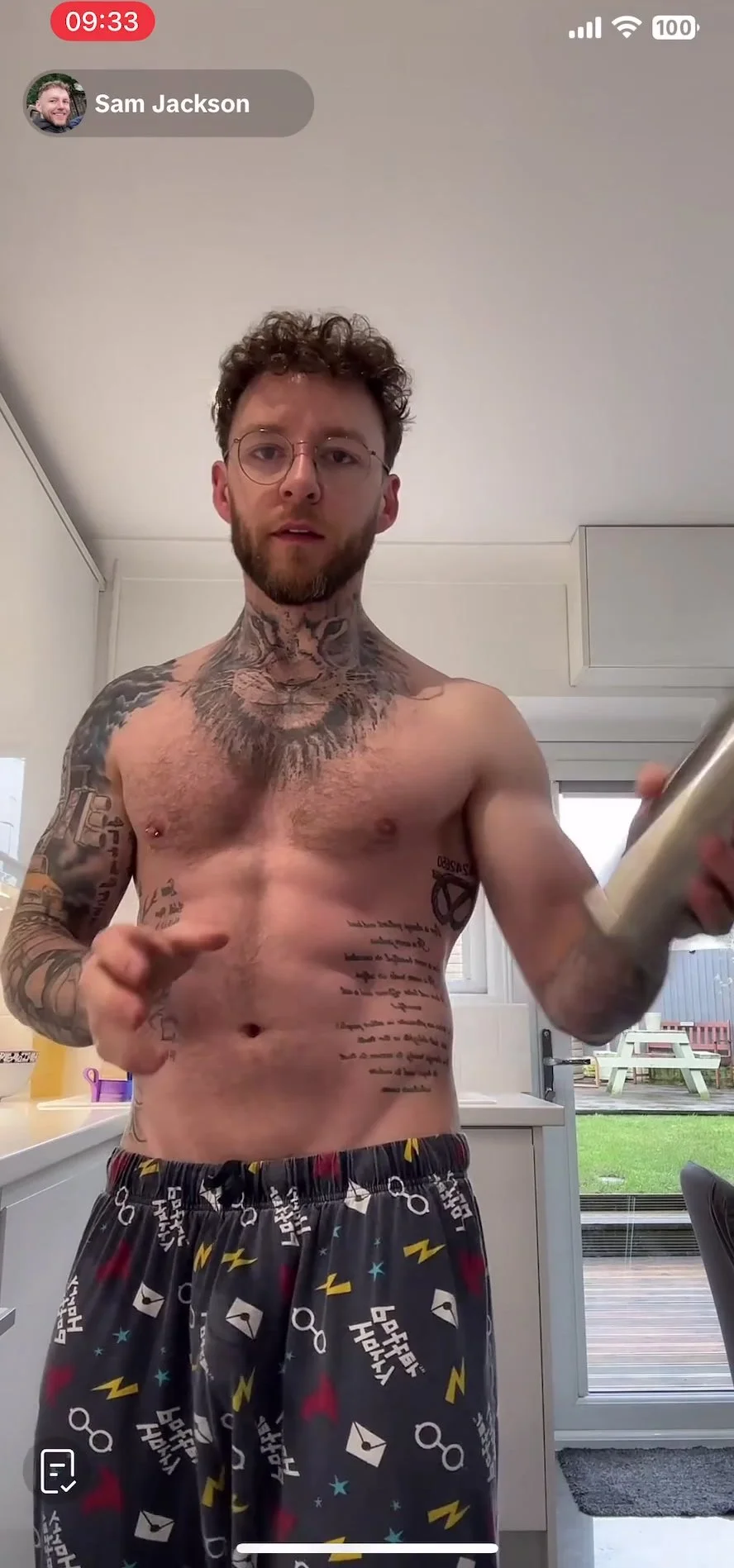 Tiktok hunch showing off bulge - ThisVid.com