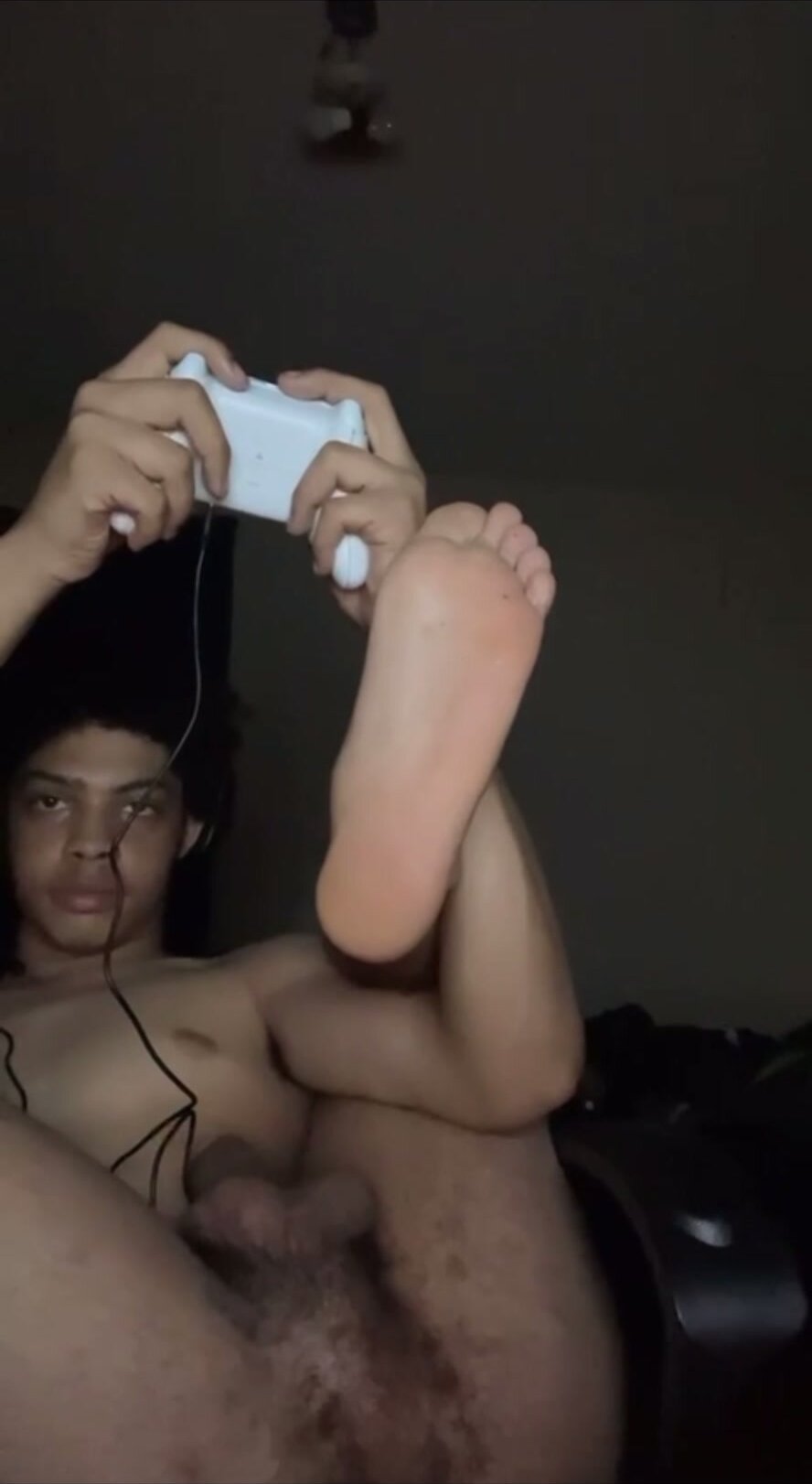 Light Skin Teen Shows *HOLE & SOLES* While On The Game!