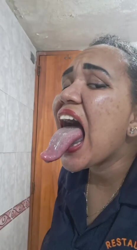 sloppy tongue latina