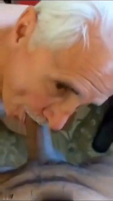 old fag sucking cock - video 4