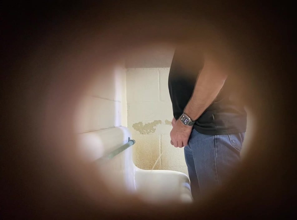Spy urinal - video 22