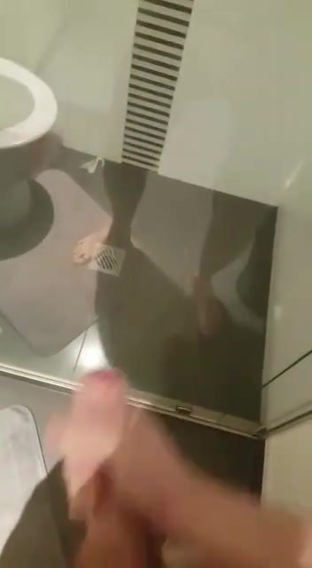 uncut hot aussie wanks and shoots on shower glass