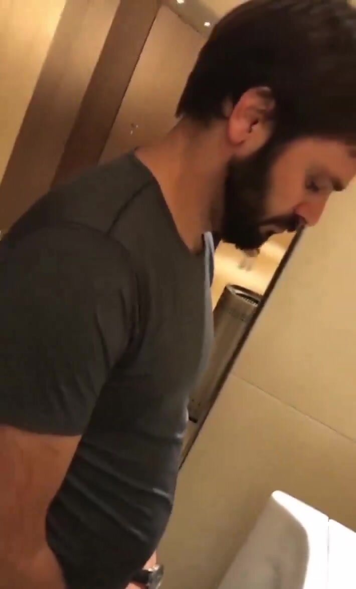 Hot guy caught pissing - video 6