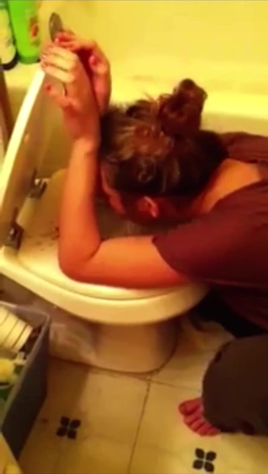 Drunk girl spewing on the toilet
