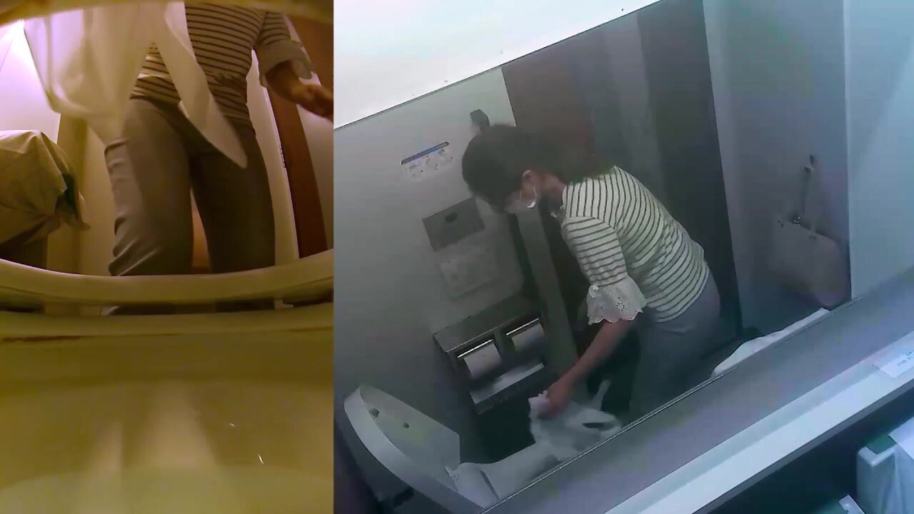 Japanese girl pooping on toilet - video 32