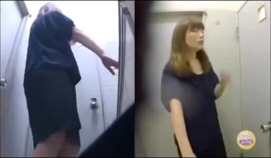 Japanese Girlr Farts In Toilet