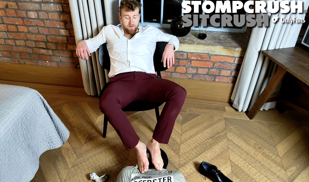 New Vid. Hot str8 lad gets shoes/sox/feet licked